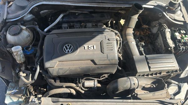 VW VOLKSWAGEN VENTO 2.0L GLI (AC334DG)