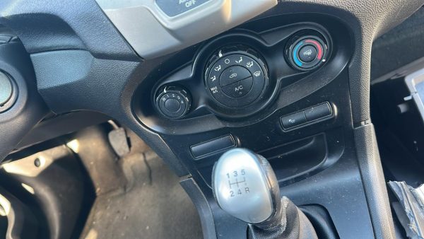 FORD FIESTA KINETIC DESIGN TITANIUM (KFV367)