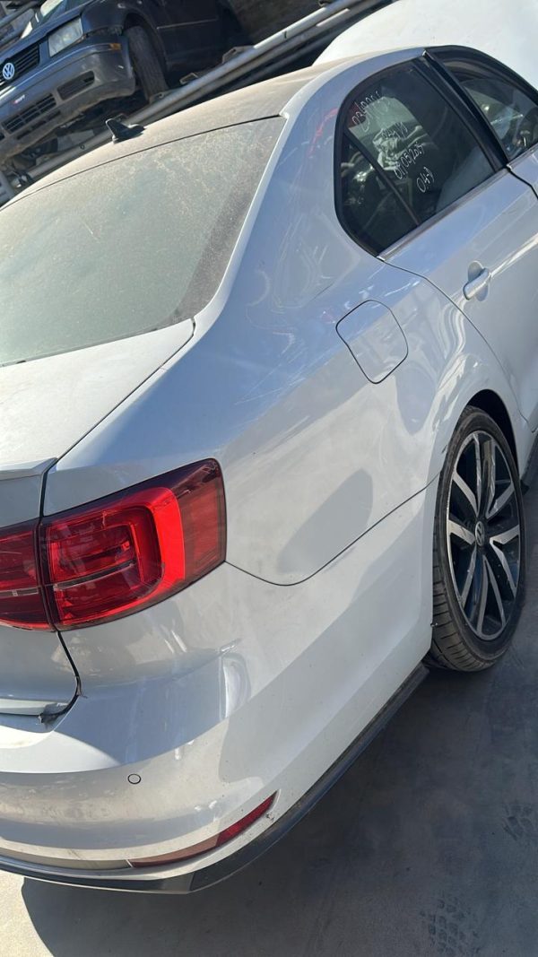 VW VOLKSWAGEN VENTO 2.0L GLI (AC334DG)