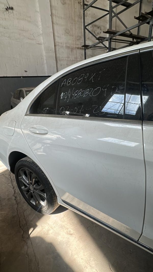 MERCEDES BENZ C250 (AB089XT)