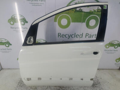 Puerta Delantera Izquierda Mercedes Benz B180 (02024365)