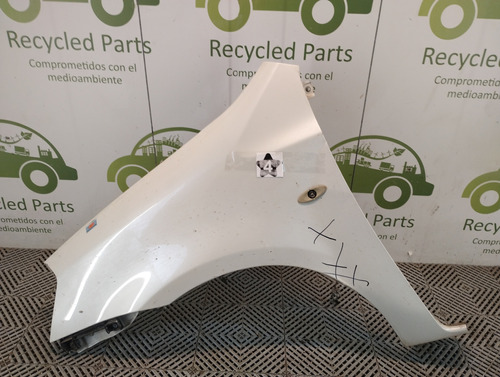 Guardabarro Izquierdo Toyota Etios (04984138)