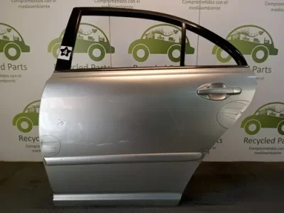 Puerta Trasera Izquierda Toyota Avensis (04619123)