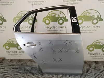 Puerta Trasera Derecha Vw Vento Lv (04931177)