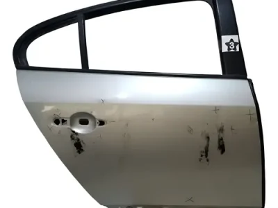 Puerta Trasera Derecha Renault Fluence (04701679) Lp