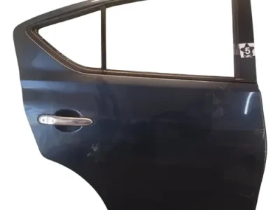 Puerta Trasera Derecha Nissan Versa (06729861)