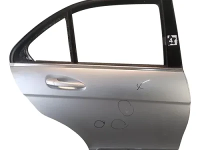 Puerta Trasera Derecha Mercedes Benz C200 (05486582)