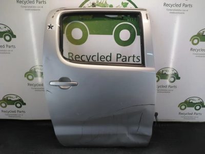 Puerta Trasera Derecha Toyota Hilux (03655506) Lp