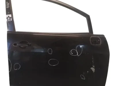 Puerta Delantera Derecha Nissan Versa (06729863)
