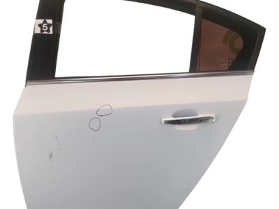 Puerta Trasera Izquierda Chevrolet Cruze 4p (05734380)
