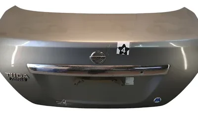 Tapa De Baul Nissan Tiida (05568050)