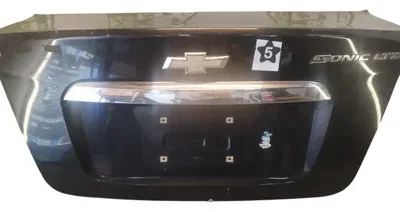 Tapa De Baul Chevrolet Sonic (04465166)