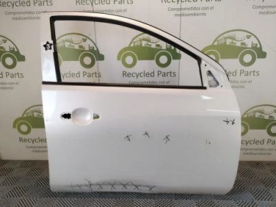 Puerta Delantera Derecha Nissan Versa (04074114)
