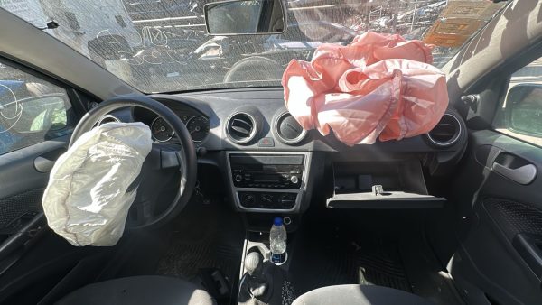 VW VOLKSWAGEN GOL TREND 1.6 (OUD236)