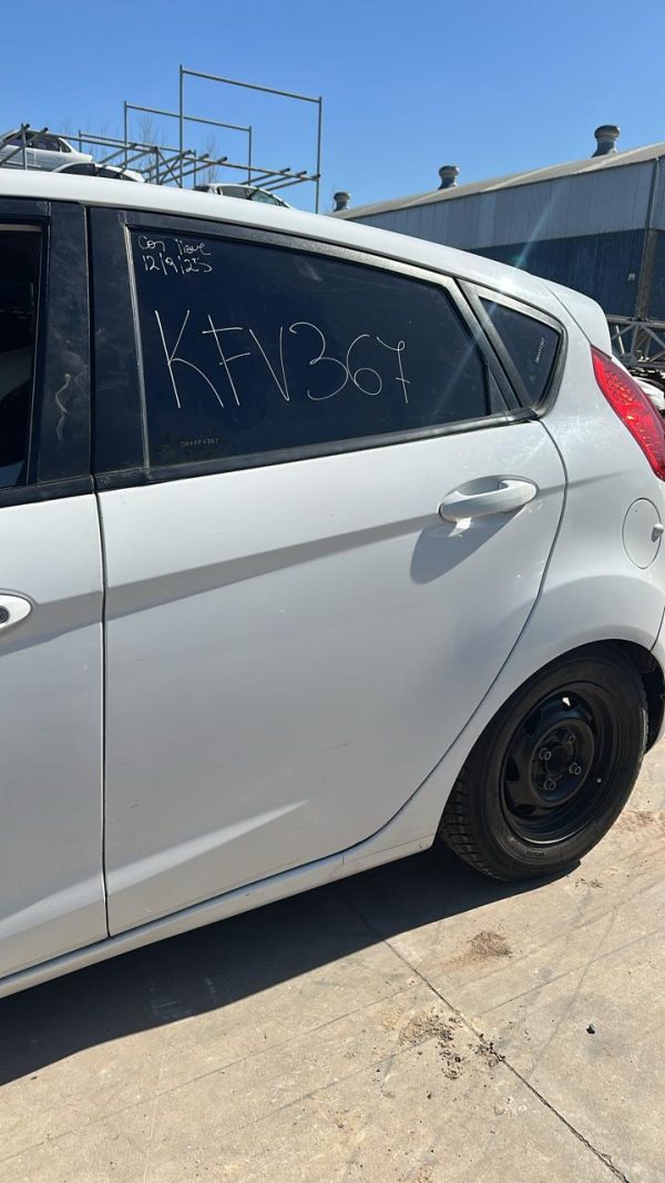 FORD FIESTA KINETIC DESIGN TITANIUM (KFV367)