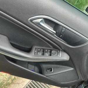 MERCEDES BENZ GLA 200 (AB747UC)