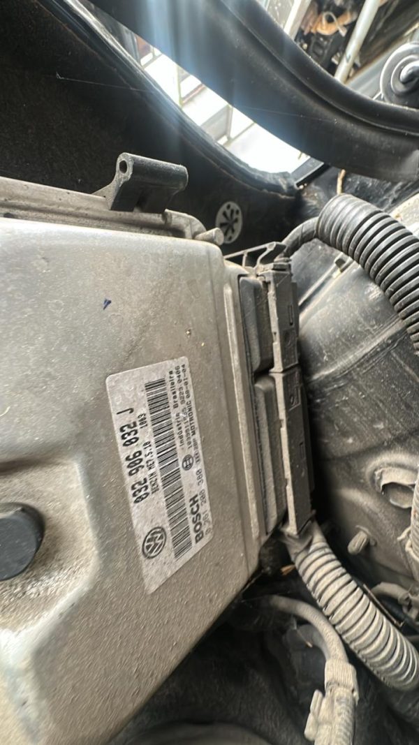 VW VOLKSWAGEN SURAN (GZQ877)