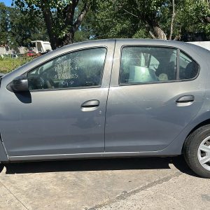RENAULT NUEVO LOGAN AUTHENTIQUE 1.6 (AB805GP)