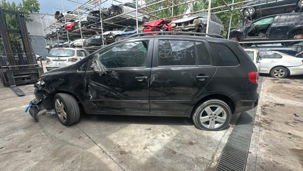 VW VOLKSWAGEN SURAN (GZQ877)