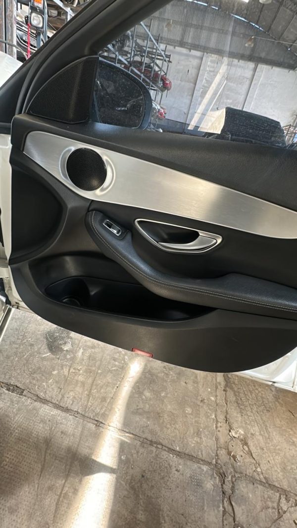 MERCEDES BENZ C250 (AB089XT)