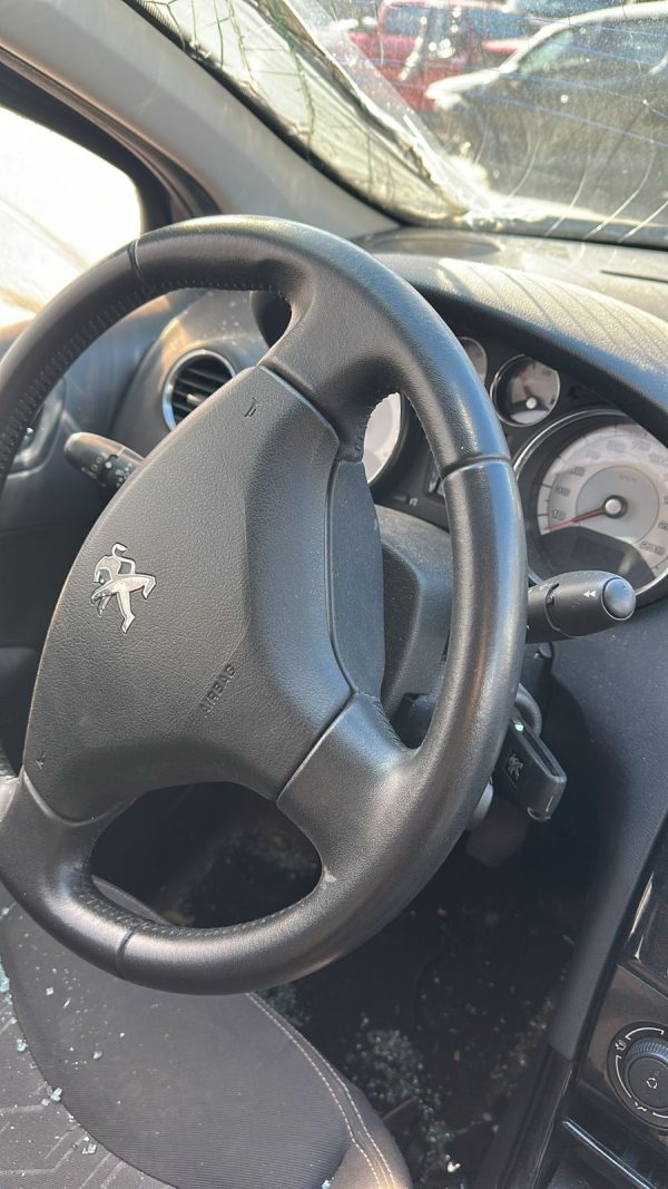 PEUGEOT 408 ALLURE 2.0 (AB211DN)