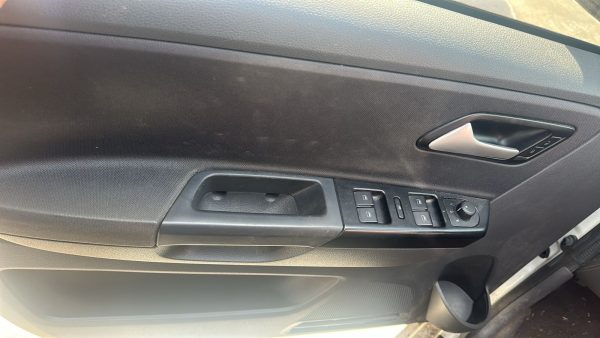 VW VOLKSWAGEN SURAN 1.6 16V 5D 428 (AB312YX)