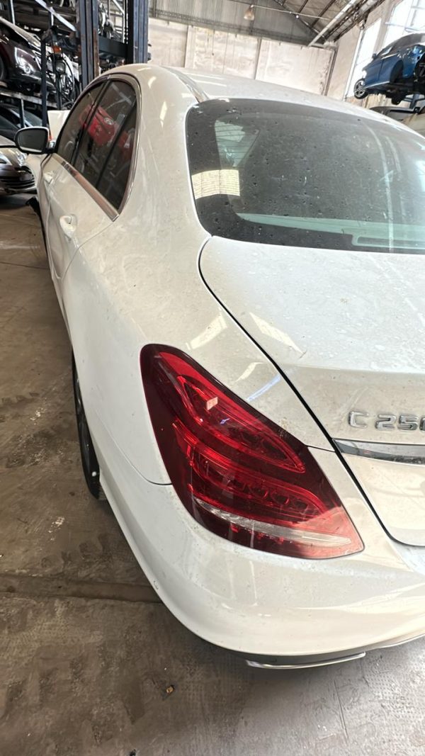MERCEDES BENZ C250 (AB089XT)