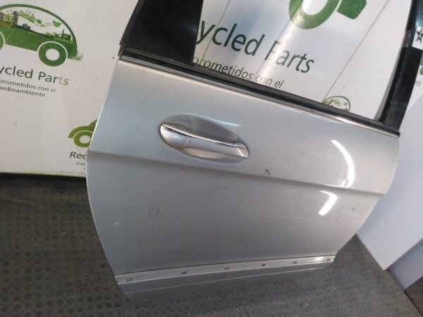 Puerta Trasera Derecha Mercedes Benz B200 (04098194)