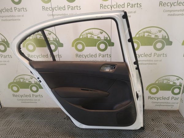 Puerta Trasera Izquierda Peugeot 408 (06590042)