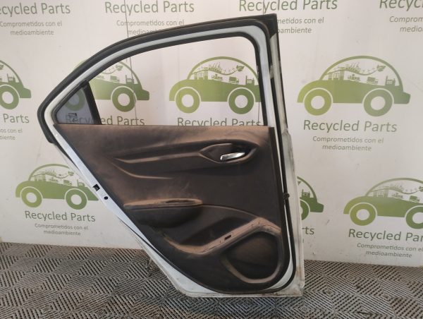 Puerta Trasera Izquierda Chevrolet Onix (05765881)