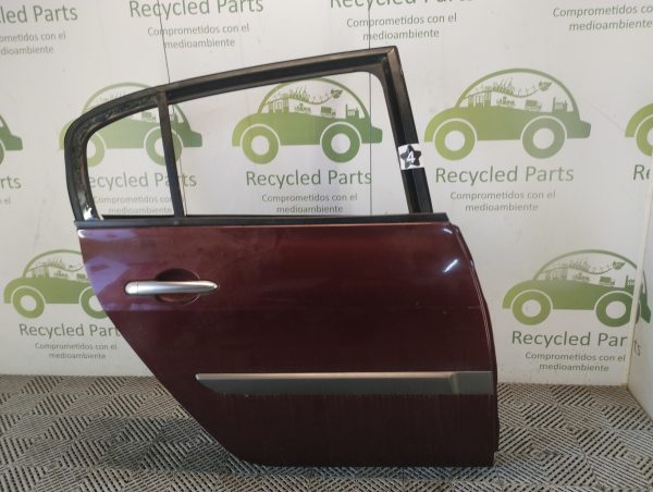 Puerta Trasera Derecha Renault Megane 2 4p (05647088)
