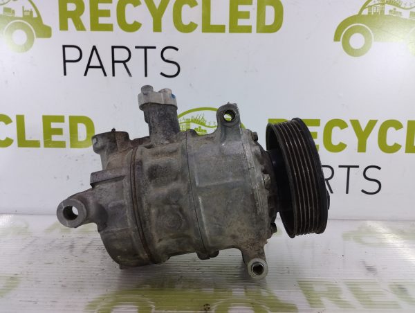 Compresor De A/a Vw Vento 2.0 (04987756)