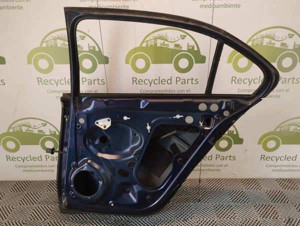 Puerta Trasera Derecha Vw Vento Li (05042653)