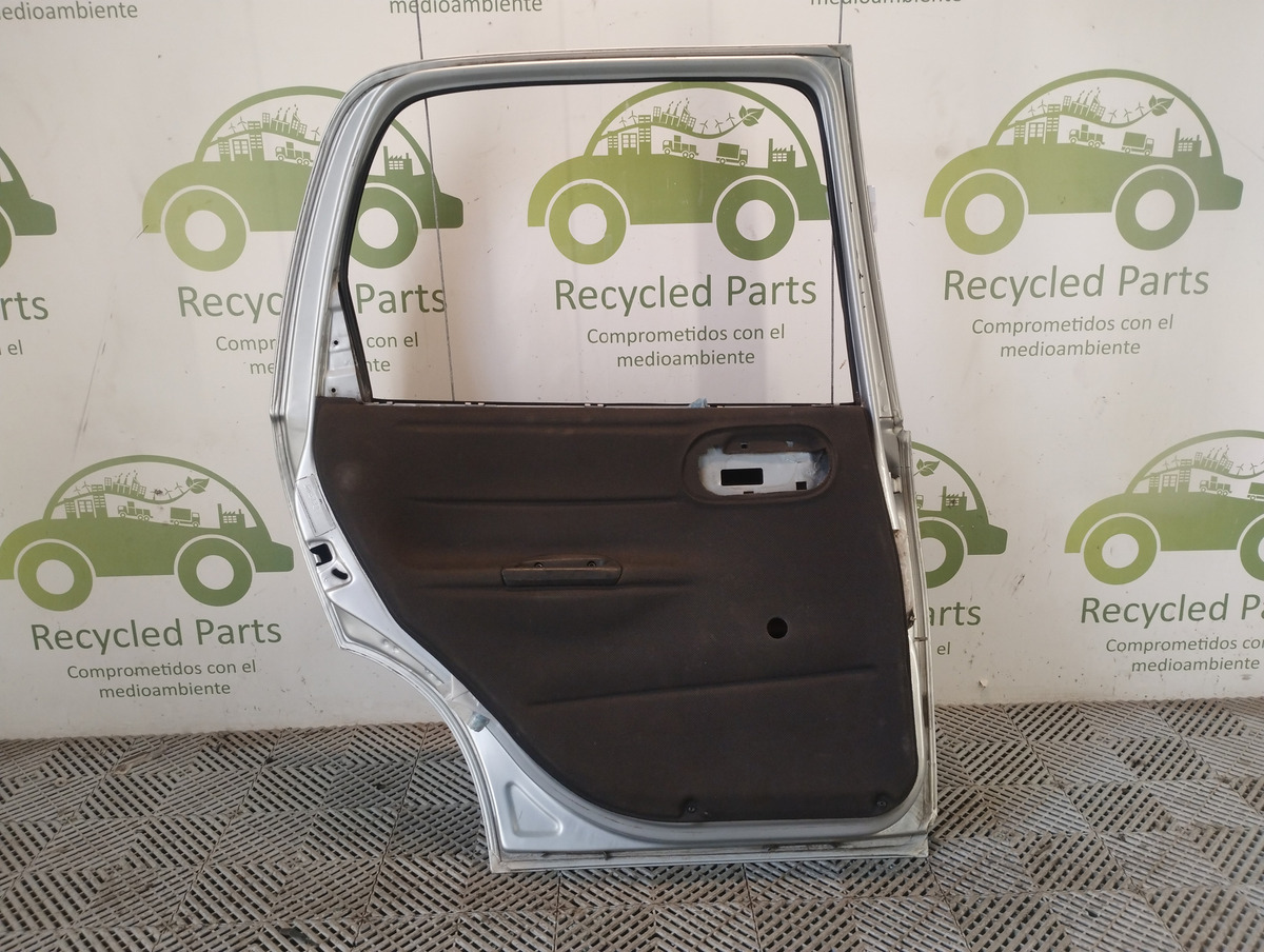Puerta Trasera Izquierda Chevrolet Corsa (05884202)