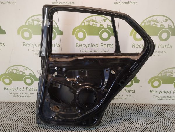 Puerta Trasera Derecha Vw Vento Lv (05235675)