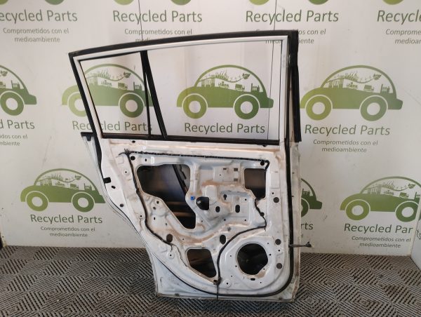 Puerta Trasera Izquierda Nissan Tiida 5p (06053224)