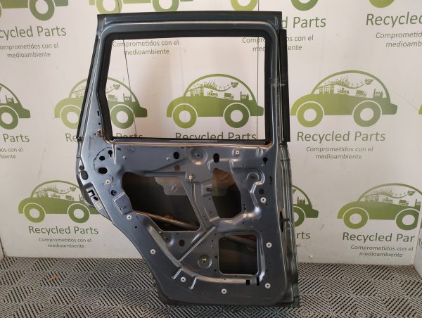 Puerta Trasera Izquierda Chrysler Pt Cruiser (05544441)