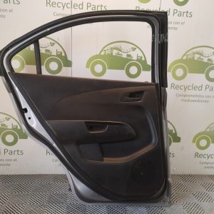 Puerta Trasera Izquierda Chevrolet Sonic 4p (05194665)