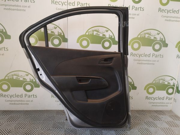 Puerta Trasera Izquierda Chevrolet Sonic 4p (05194665)