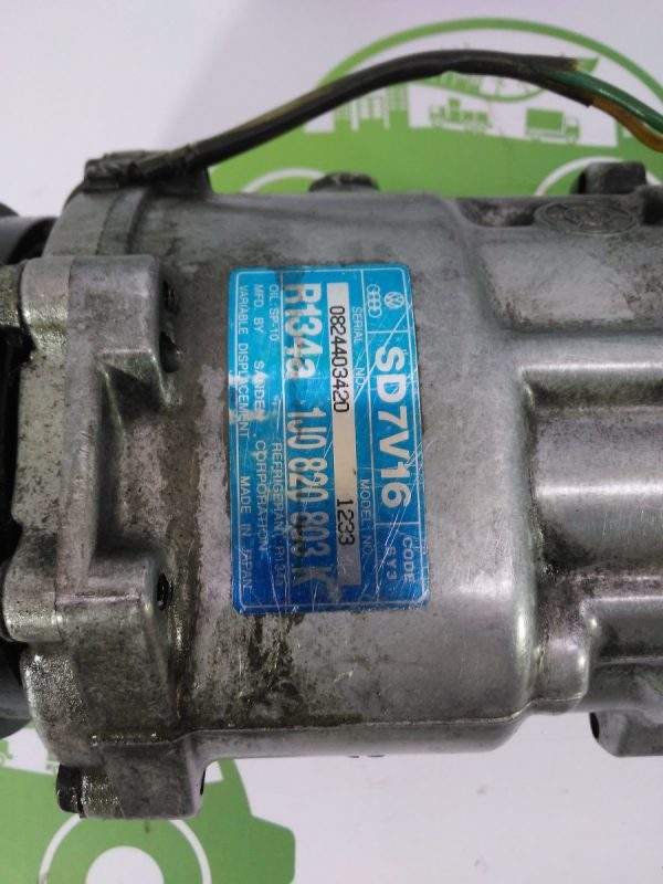 Compresor De Aire Acondicionado De Vw Golf 1.8 (03893660)