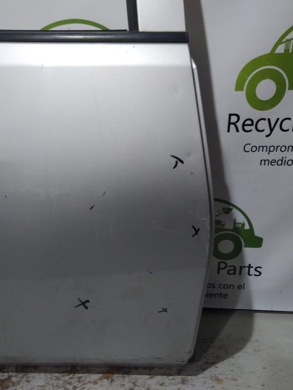 Puerta Trasera Derecha Nissan Versa (05276984) Lp
