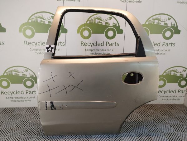 Puerta Trasera Izquierda Chevrolet Corsa 2 (04810998)