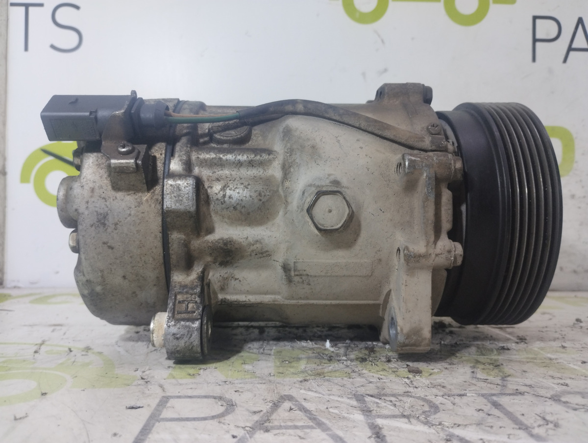 Compresor De A/a Vw Bora 1.8 (05913484)