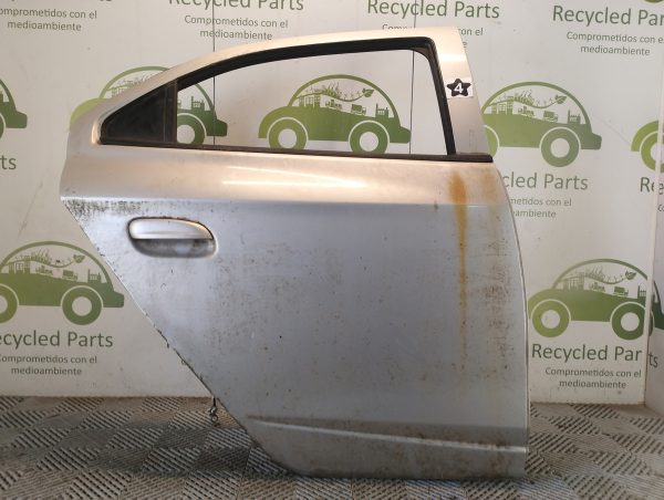 Puerta Trasera Derecha Chevrolet Onix (05437527)