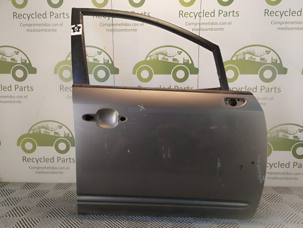 Puerta Delantera Derecha Kia Rondo (04652626)