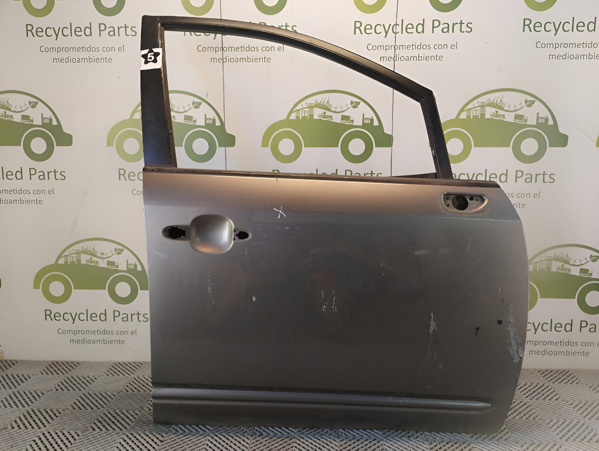 Puerta Delantera Derecha Kia Rondo (04652626)