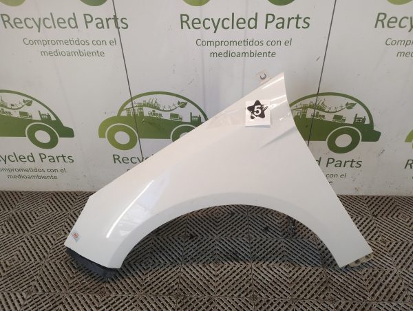 Guardabarro Izquierdo Ford Focus F3 (05831766)
