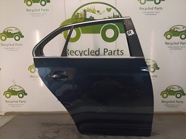 Puerta Trasera Derecha Vw Vento Lv (04524628)