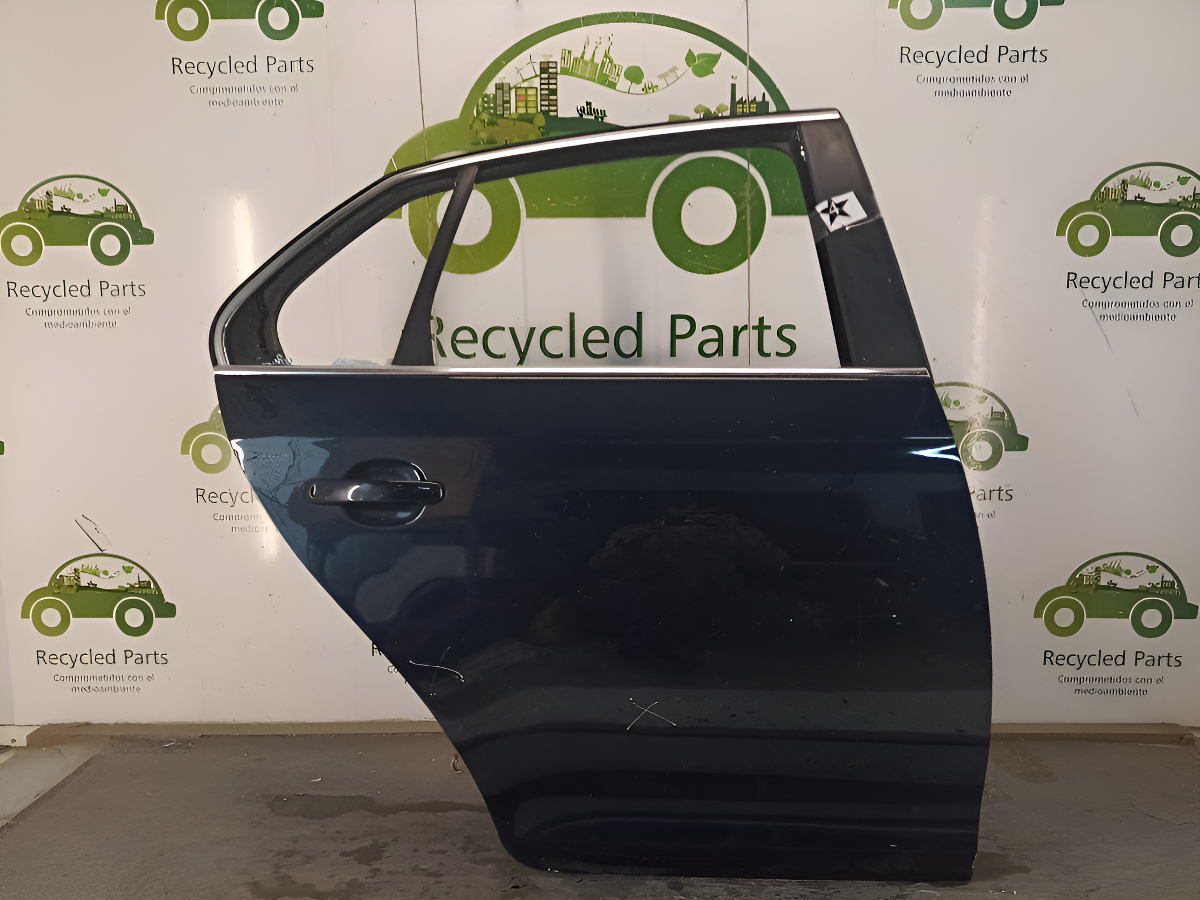 Puerta Trasera Derecha Vw Vento Lv (04524628)