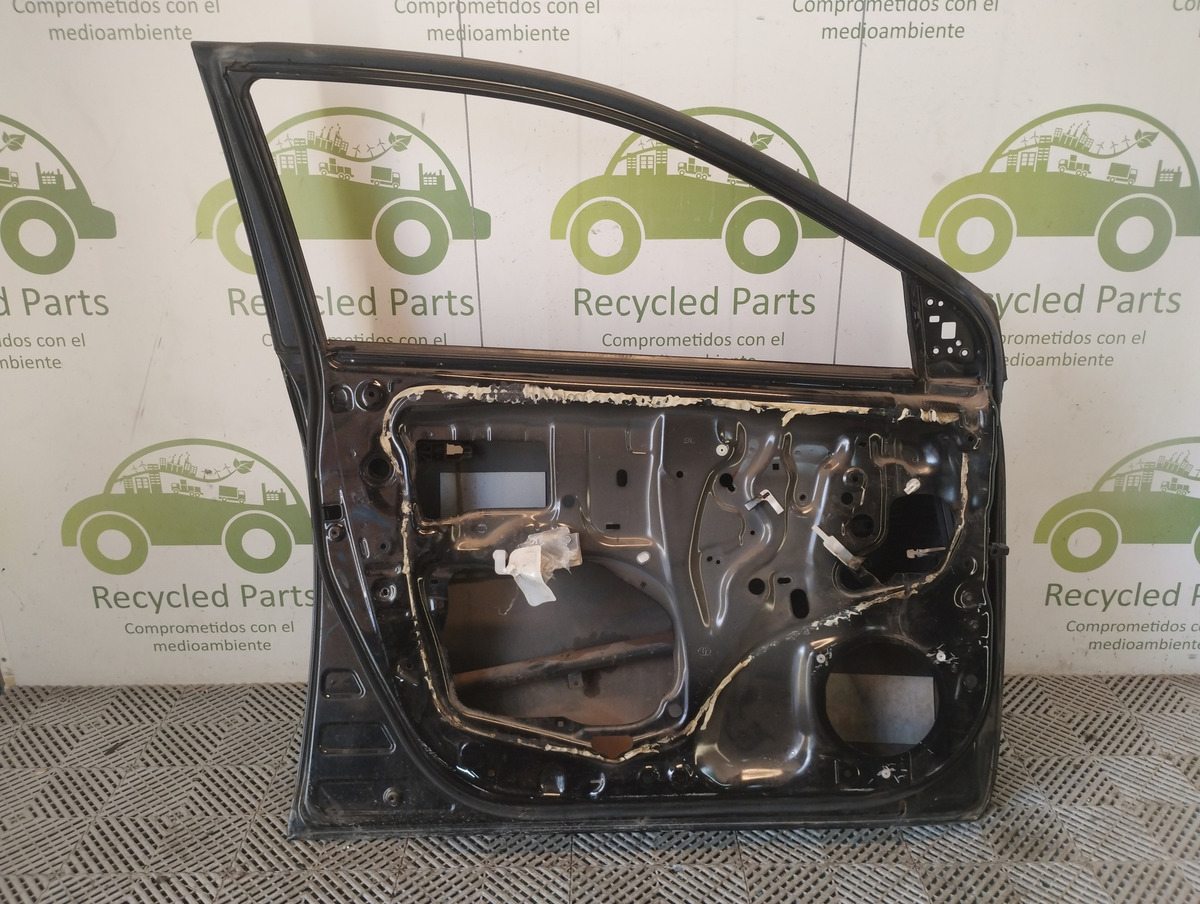 Puerta Delantera Izquierda Toyota Corolla G10 (06195403)